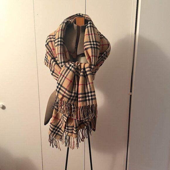 Burberry classic check 100% cashmere large shawl 6 ft x 29" made in England. - Picture 3 of 10